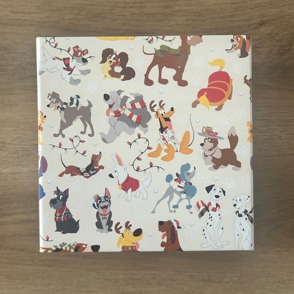 Disney Dooney & Bourke MagicBand 2, Holiday Dogs Limited Edition, Rare NWT - Picture 2 of 14